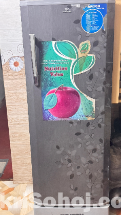 Walton vertical freezer